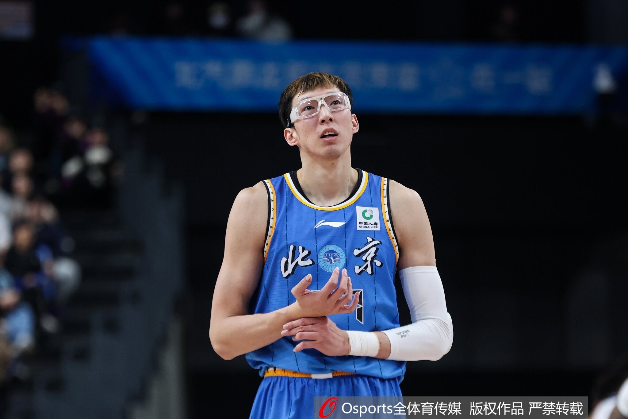 进攻欲很低！周琦全场仅出手4次&amp;命中3球 得到7分8篮板2助攻