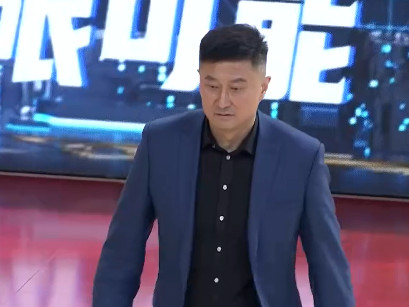 世俱杯买球平台-不可思议！广东队3分球20中1，半场输上海26分 杜锋暴跳如雷